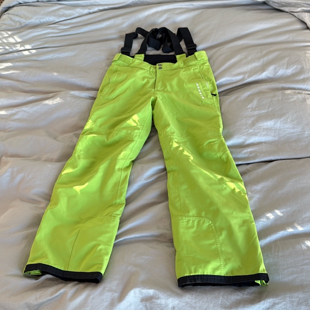Amazing Unisex Ski/Snowboard pants with stretch fit!